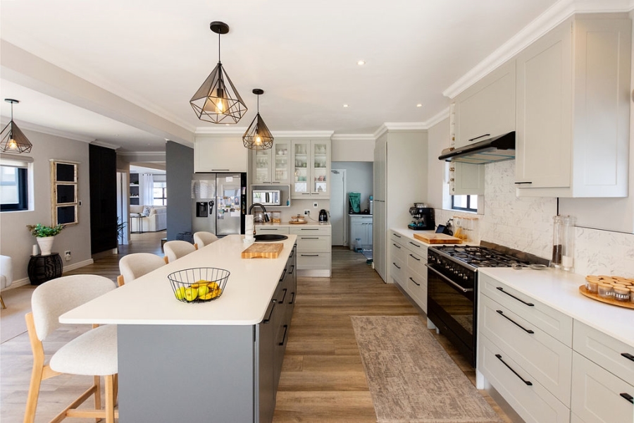 4 Bedroom Property for Sale in Calypso Beach Western Cape